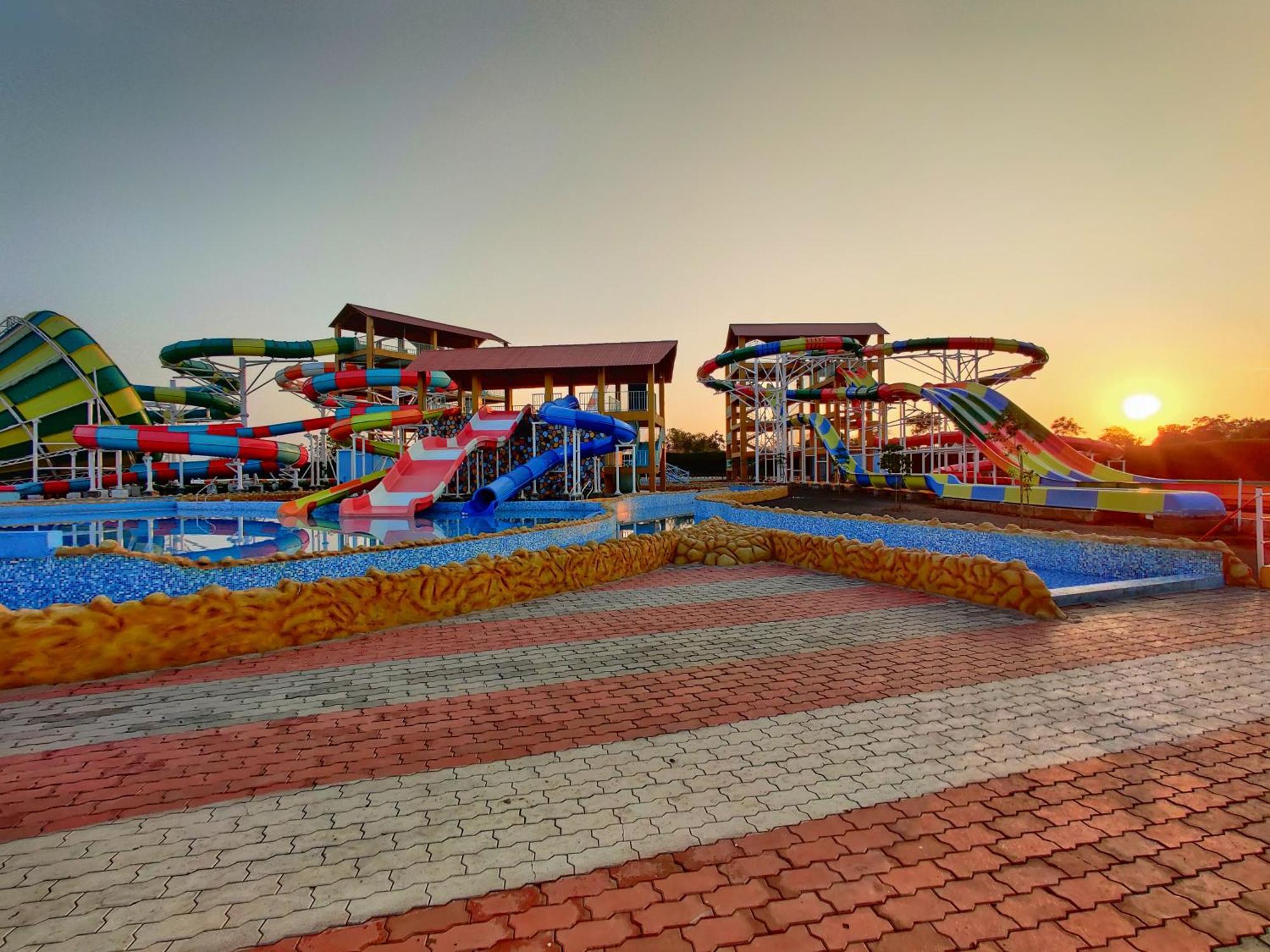 Mendarda Wet N Wild Water Park & Resort מראה חיצוני תמונה