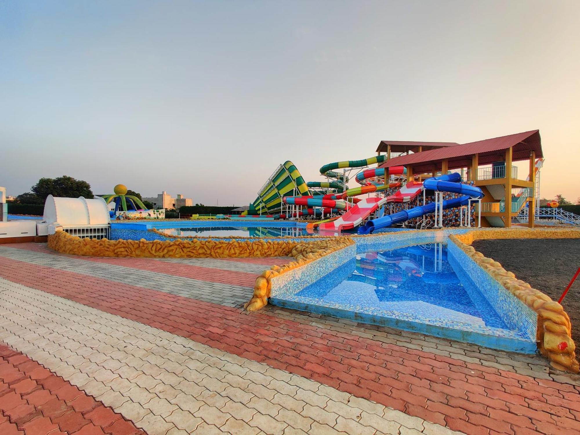 Mendarda Wet N Wild Water Park & Resort מראה חיצוני תמונה