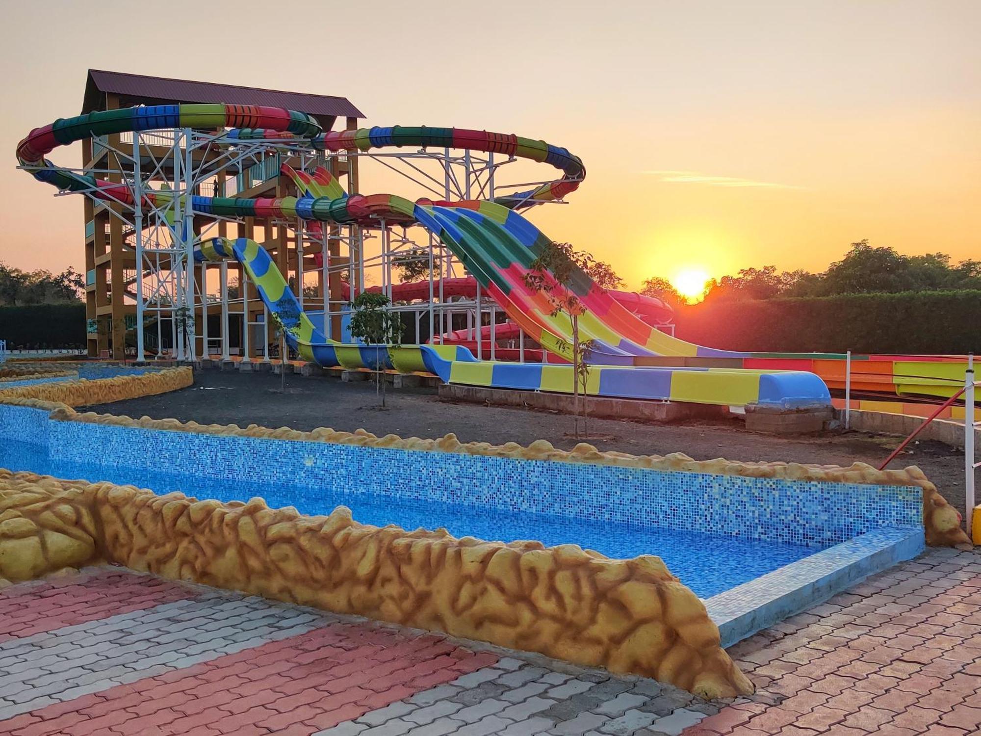 Mendarda Wet N Wild Water Park & Resort מראה חיצוני תמונה